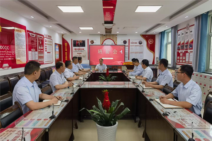 1718332694125938.jpeg 安装队班前会.jpg